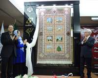 رونمایی و اهدای فرش هر گردشگر یک گره به کمیسیون ملی یونسکو